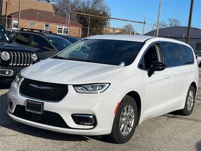 Used 2024 Chrysler Pacifica Touring-L