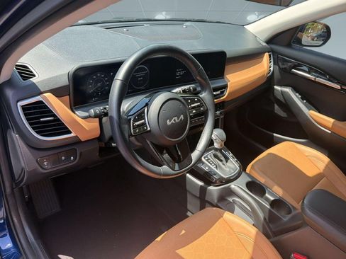 Used 2024 Kia Seltos EX FWD image 4
