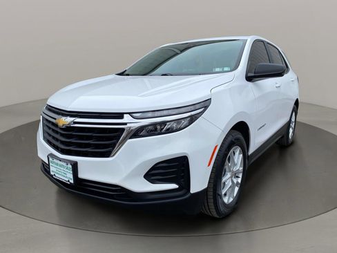 Used 2024 Chevrolet Equinox LS w/ Driver Confidence II Package image 2