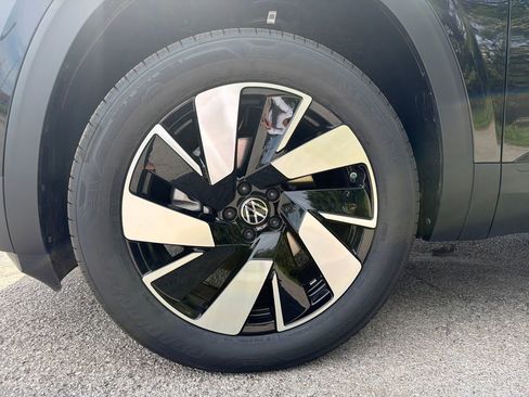 New 2026 Volkswagen Atlas Cross Sport SE AWD/4WD image 8