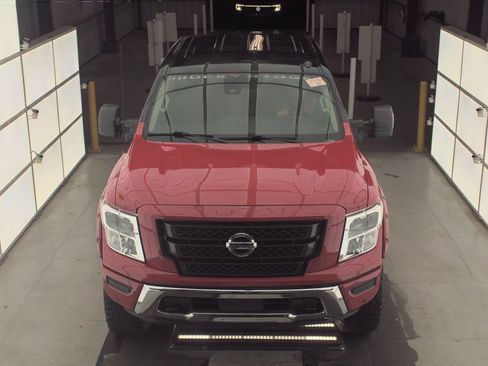 Used 2021 Nissan Titan SV w/ SV Convenience Package image 2
