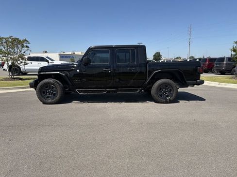 Used 2021 Jeep Gladiator Sport AWD/4WD image 2