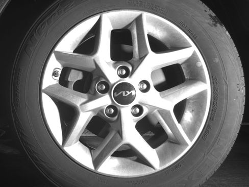 Used 2025 Kia Soul LX w/ LX Technology Package FWD image 17