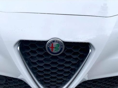 Used 2021 Alfa Romeo Giulia Sprint w/ Sun & Sound Package AWD/4WD image 5