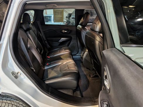 Used 2022 Jeep Cherokee Latitude Lux FWD image 24