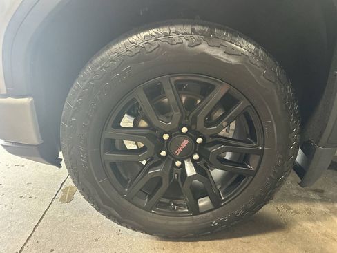 Used 2024 GMC Sierra 1500 Elevation AWD/4WD image 9