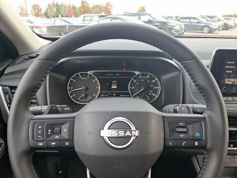 Certified 2025 Nissan Rogue SV image 17