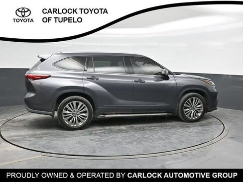 Used 2022 Toyota Highlander Platinum image 4
