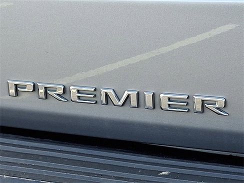 Used 2024 Chevrolet Suburban Premier image 27