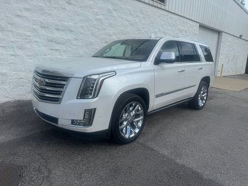 Used 2017 Cadillac Escalade Platinum image 1
