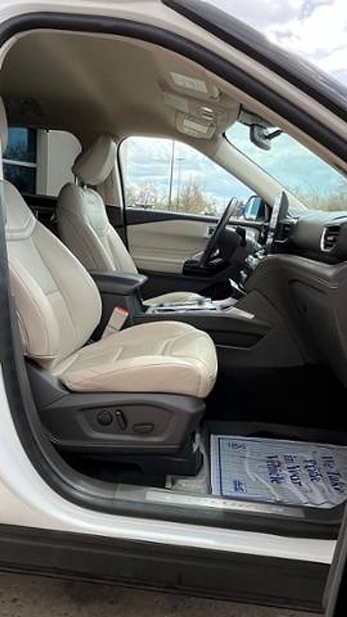 Used 2023 Ford Explorer Platinum w/ Technology Package AWD/4WD image 26