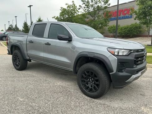 Used 2023 Chevrolet Colorado Trail Boss w/ Technology Package AWD/4WD image 2