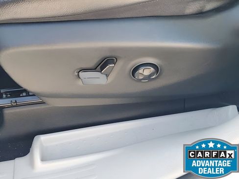 Used 2022 Chrysler Pacifica Touring-L image 32