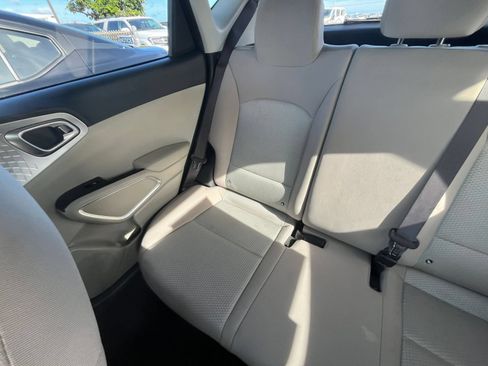 Used 2025 Kia Soul LX w/ LX Technology Package FWD image 37