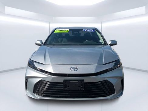 Used 2025 Toyota Camry LE FWD image 8