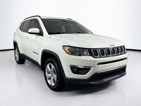 Used 2021 Jeep Compass Latitude image 4