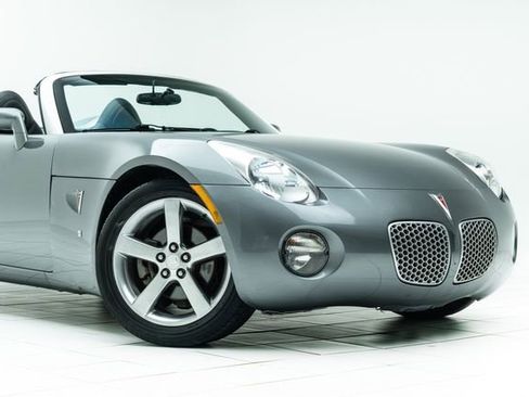 Used 2007 Pontiac Solstice Convertible w/ Premium Package RWD image 4
