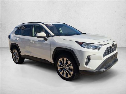 Used 2019 Toyota RAV4 XLE Premium image 3