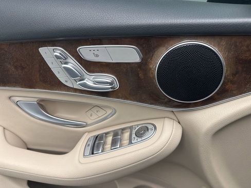 Used 2018 Mercedes-Benz GLC 300 4MATIC image 23