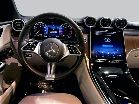 Used 2024 Mercedes-Benz GLC 300 4MATIC image 6