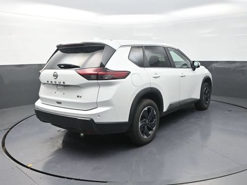 Used 2024 Nissan Rogue SV FWD image 8
