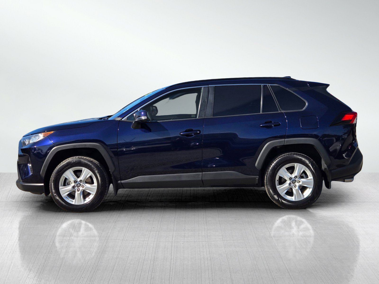 Used 2021 Toyota RAV4 XLE w/ Convenience Package FWD image 7