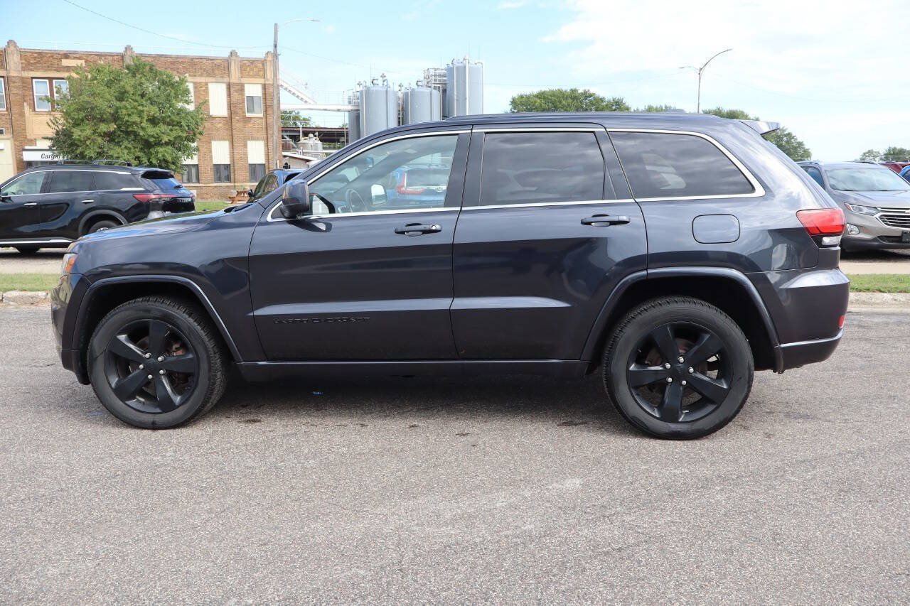 Used 2015 Jeep Grand Cherokee Altitude AWD/4WD image 8