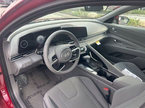 New 2025 Hyundai Elantra SEL image 15