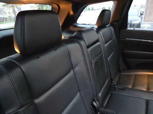 Used 2019 Jeep Grand Cherokee Limited w/ Luxury Group II image 18