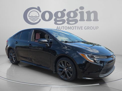 Used 2025 Toyota Corolla LE FWD image 6
