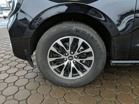 Certified 2025 Ford Expedition Max Platinum image 12