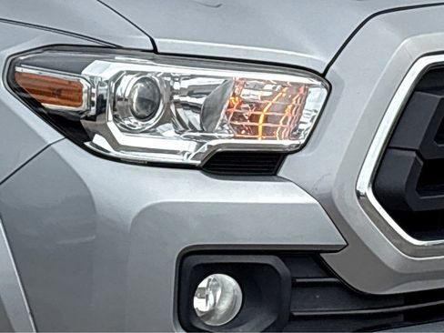 Used 2021 Toyota Tacoma SR5 RWD image 17
