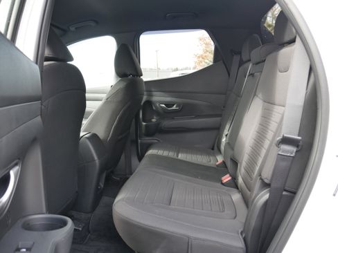 Used 2025 Hyundai Santa Cruz SE image 14