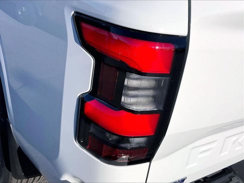 Used 2025 Nissan Frontier SV image 28