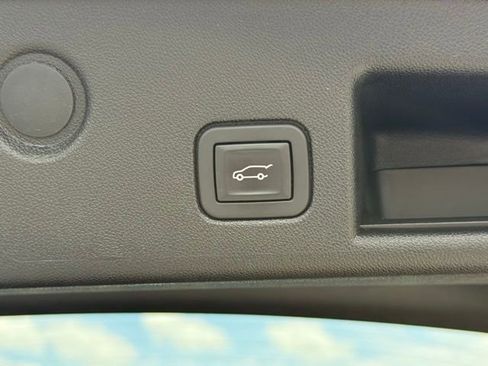 Used 2020 Chevrolet Equinox LT FWD image 35