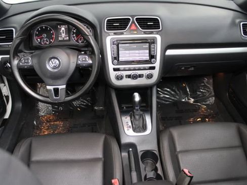 Used 2013 Volkswagen Eos Komfort FWD image 2
