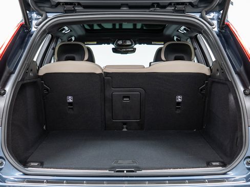 New 2026 Volvo XC60 B5 Plus w/ Protection Package Premier image 10