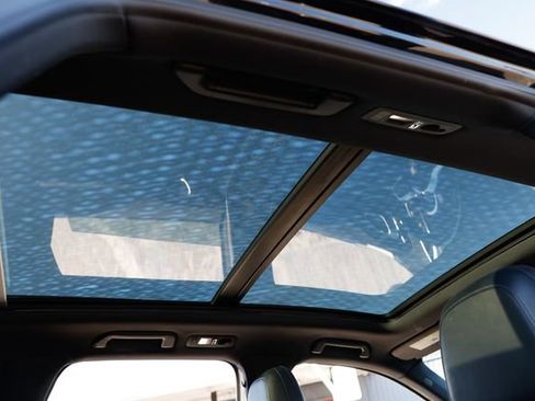 Used 2018 Porsche Cayenne Platinum Edition image 29