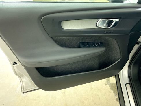 Used 2025 Volvo XC40 B5 Plus image 20