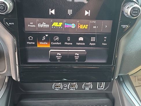 Used 2025 RAM 1500 Laramie AWD/4WD image 20