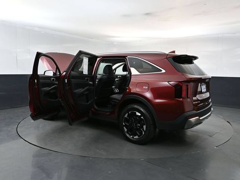 Certified 2024 Kia Sorento S w/ Panoramic Sunroof Package AWD/4WD image 28