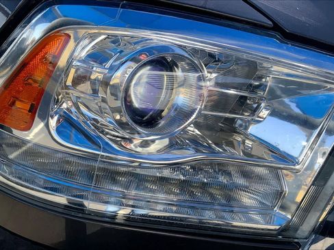 Used 2018 RAM 2500 Longhorn image 28