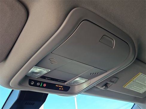 Used 2023 Chevrolet Equinox LT image 31