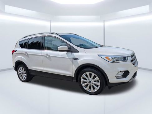 Used 2019 Ford Escape SEL FWD image 2