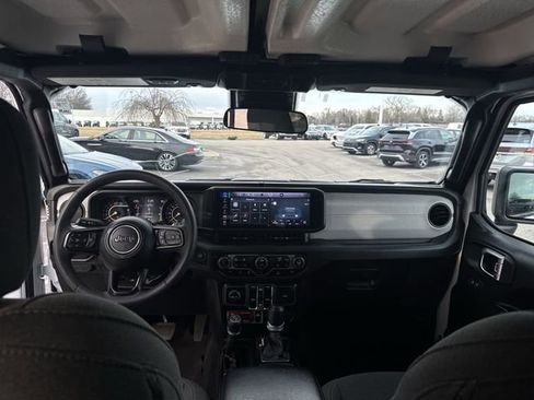 Used 2024 Jeep Wrangler Willys image 21