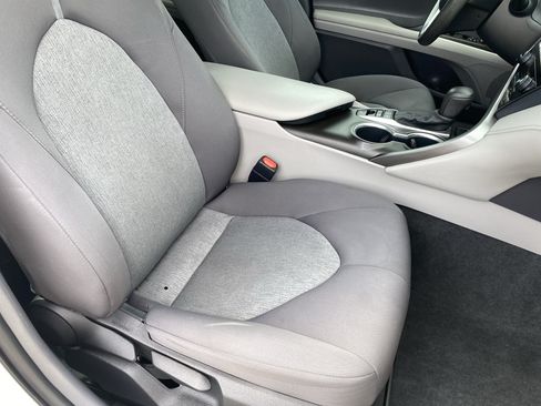 Used 2022 Toyota Camry LE FWD image 10
