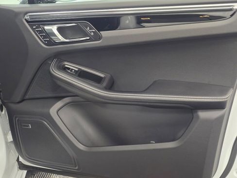 Certified 2025 Porsche Macan Turbo image 26