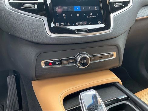 Used 2024 Volvo XC90 B6 Ultimate w/ Lounge Package image 33