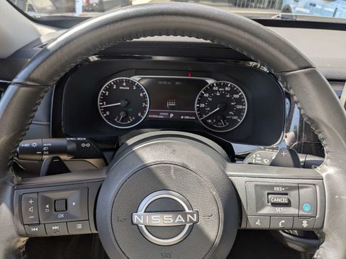 Used 2025 Nissan Pathfinder SV FWD image 31