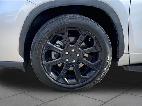 Used 2022 Toyota Highlander L FWD image 10